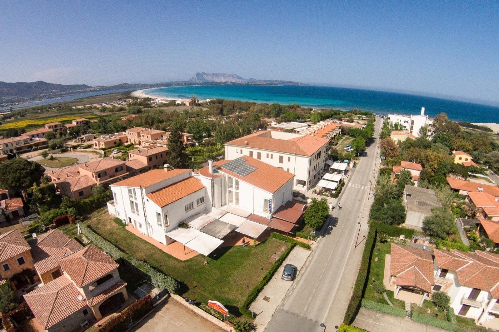 Hotel Al Faro Spiaggia La Cinta Santeodoro San Teodoro  Exteriér fotografie